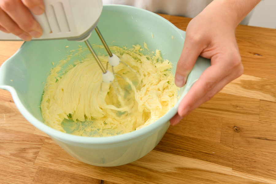 Jak utrzeć masło z cukrem