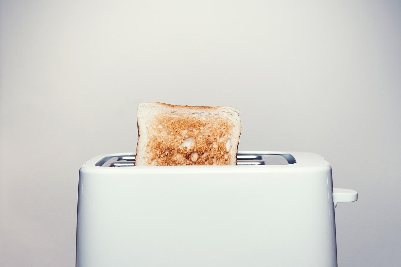 czy do tostera można włożyć zwykły chleb