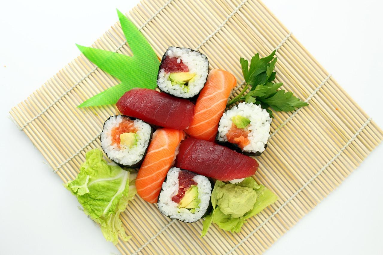 jak przygotować surowego łososia do sushi