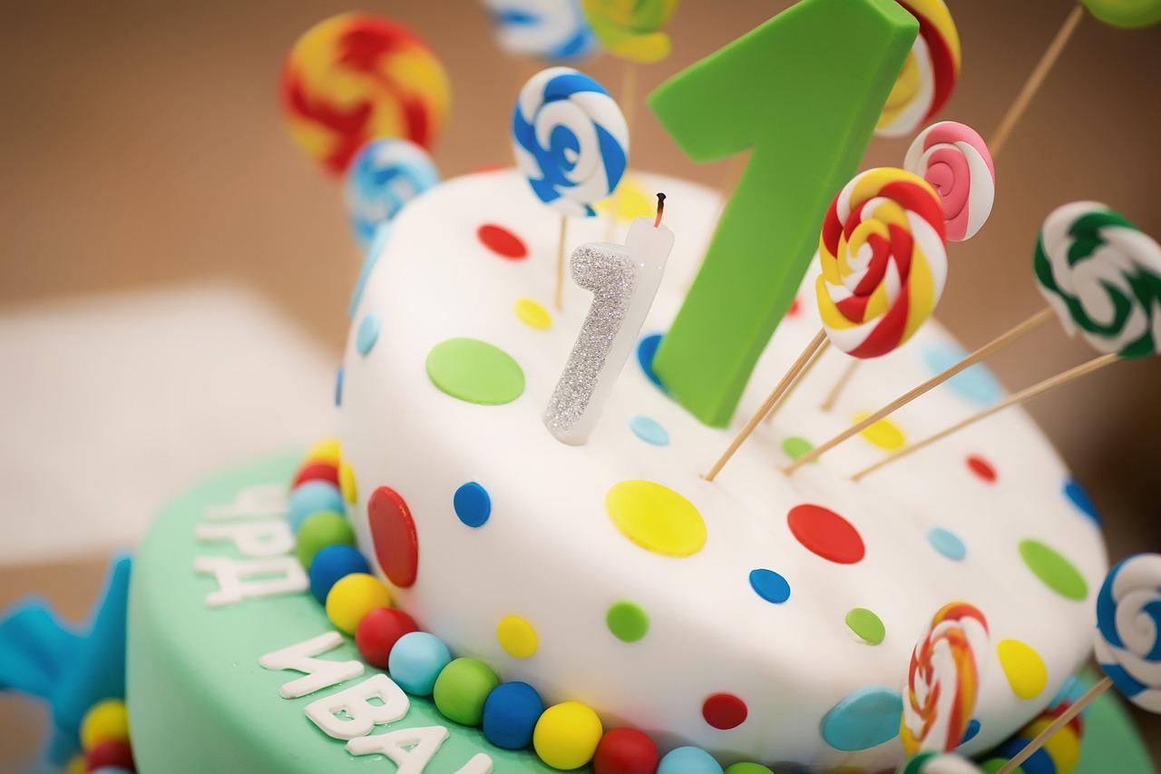 jak udekorować tort urodzinowy dla chłopca