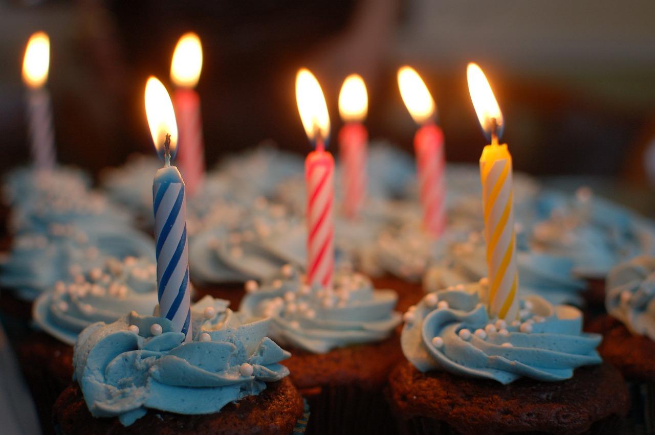 jak udekorować tort urodzinowy dla dziecka